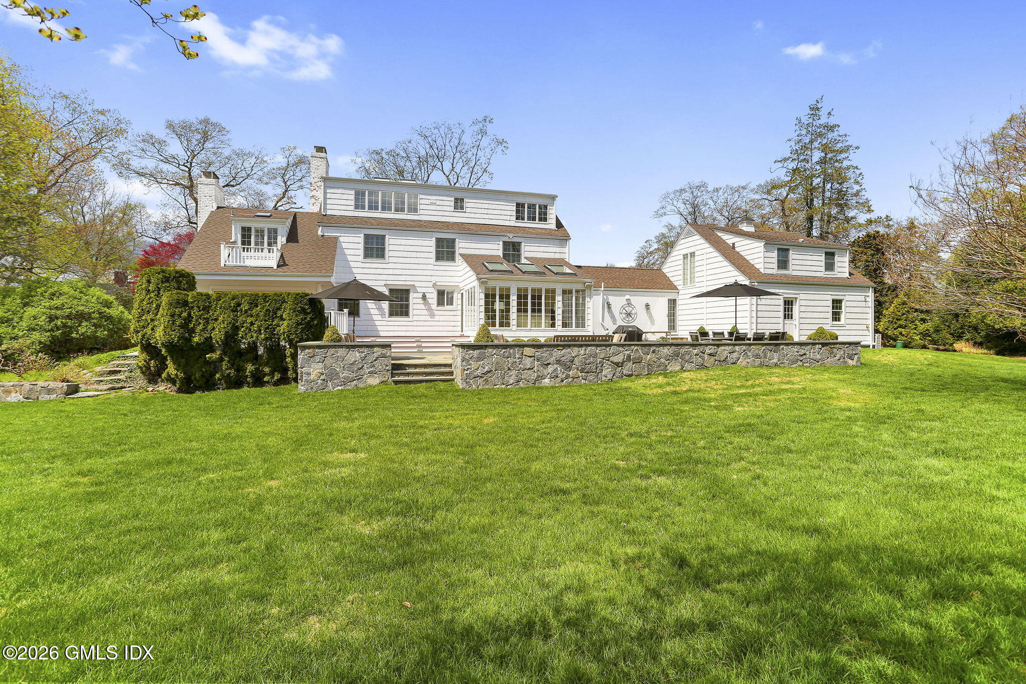 25 Lakewood Circle North