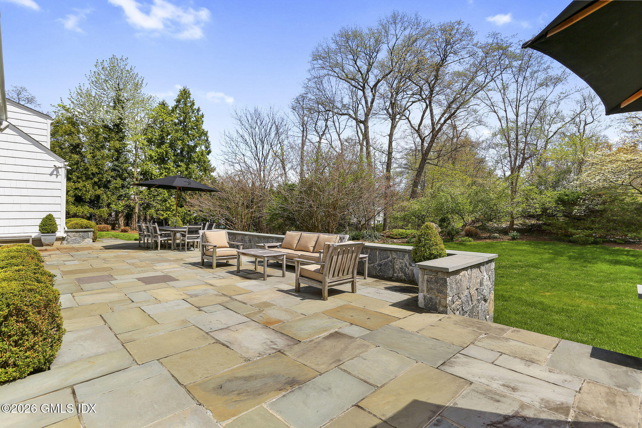 25 Lakewood Circle North