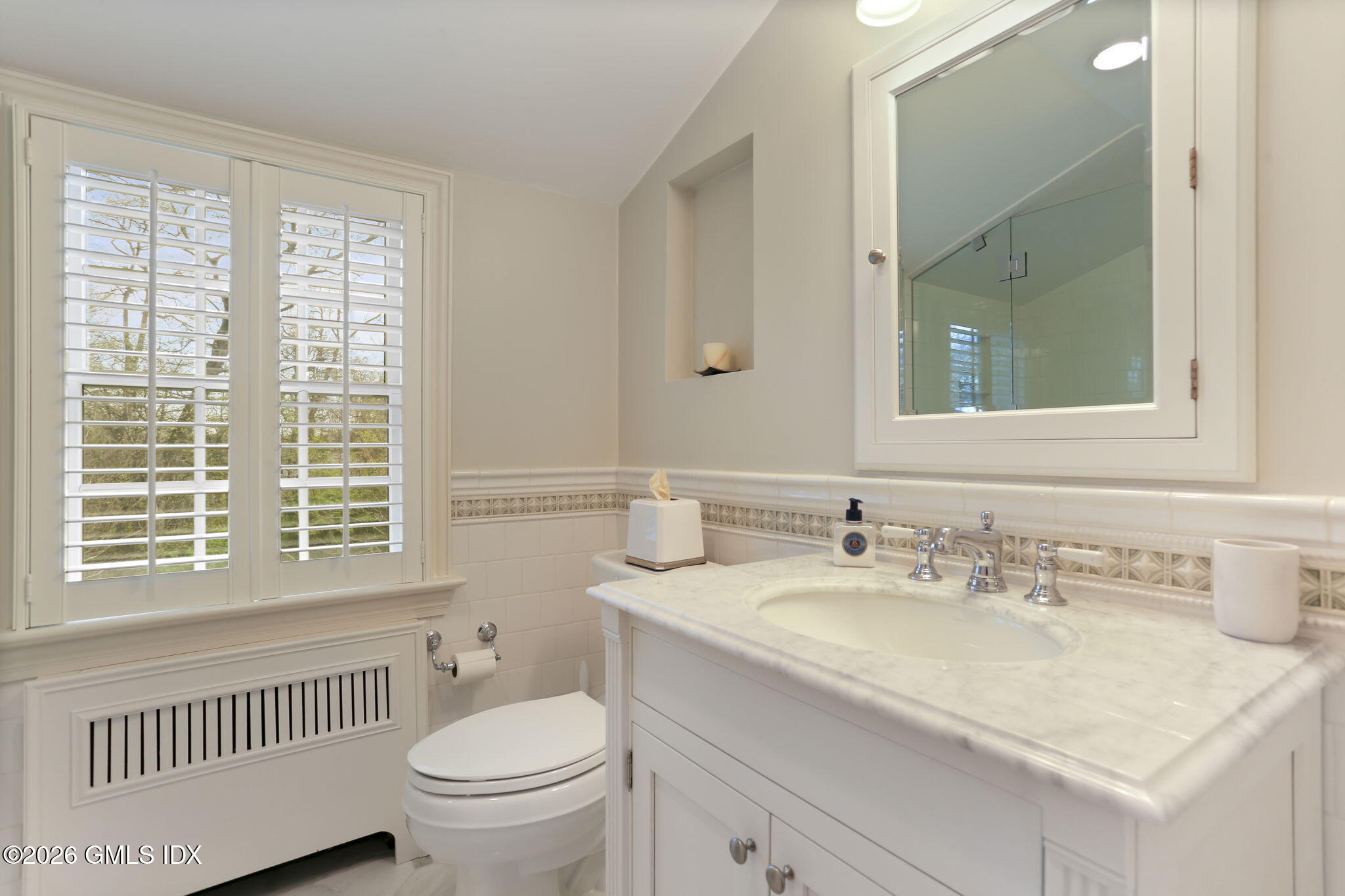 25 Lakewood Circle North