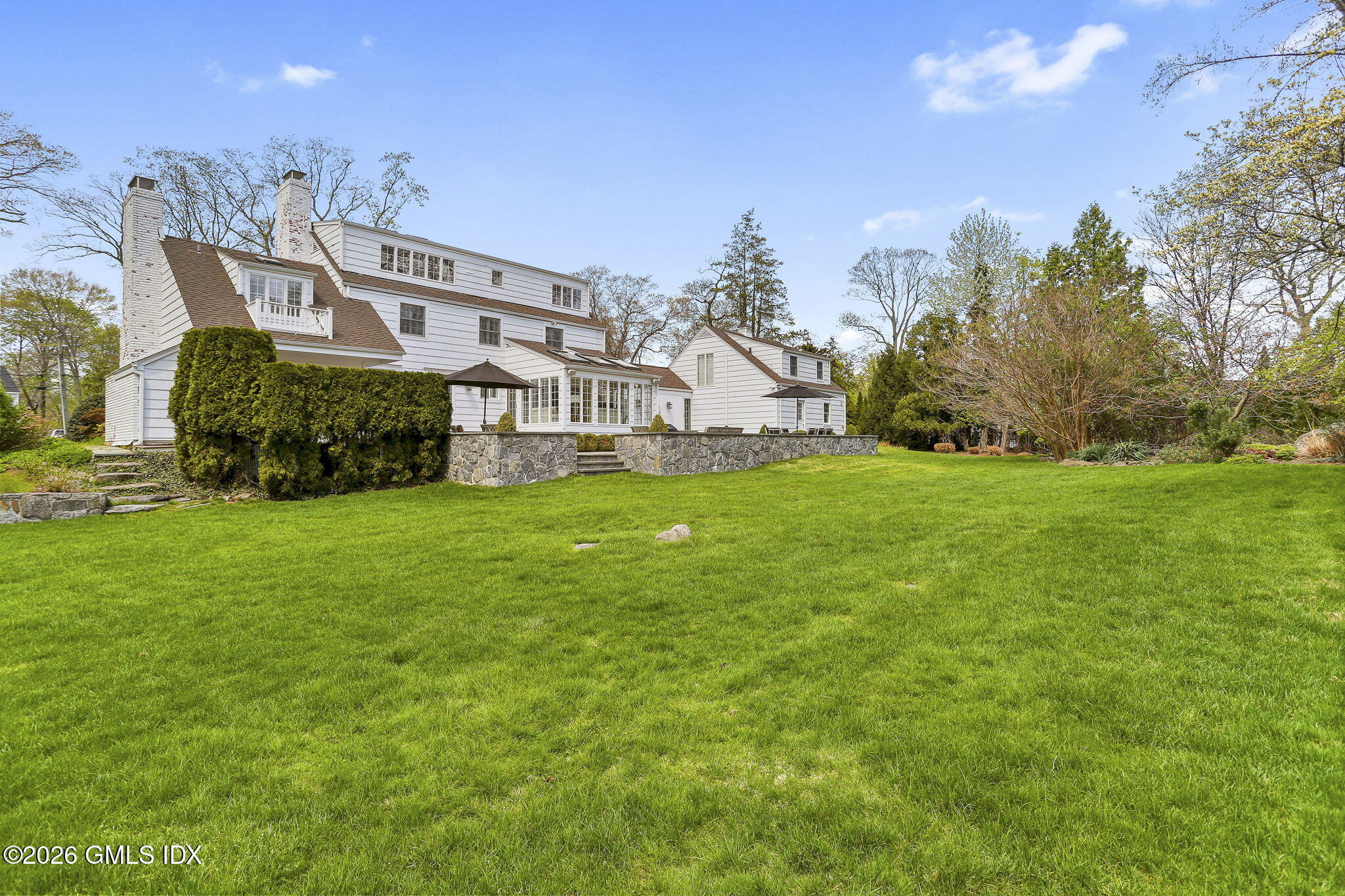 25 Lakewood Circle North