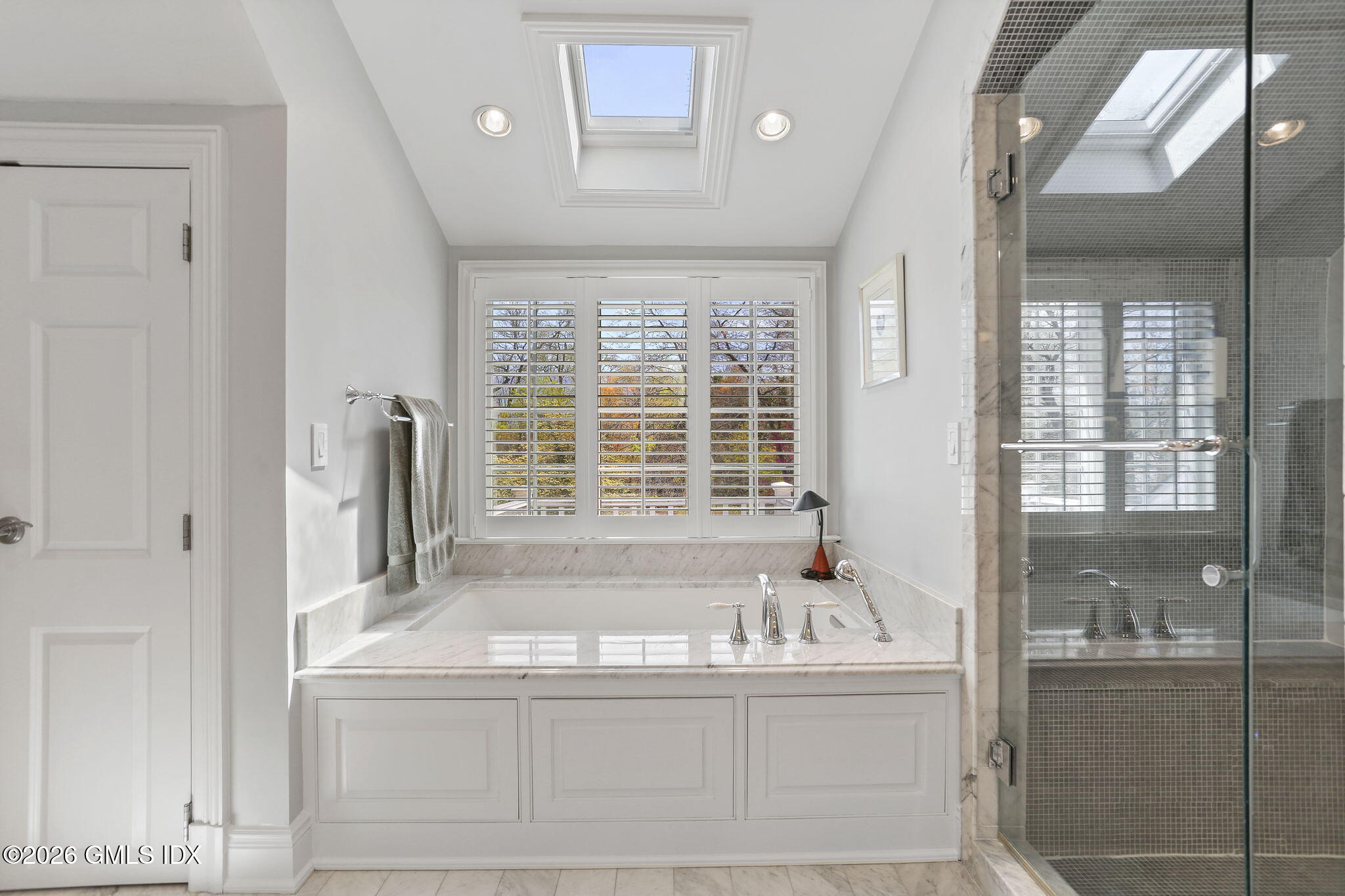 25 Lakewood Circle North