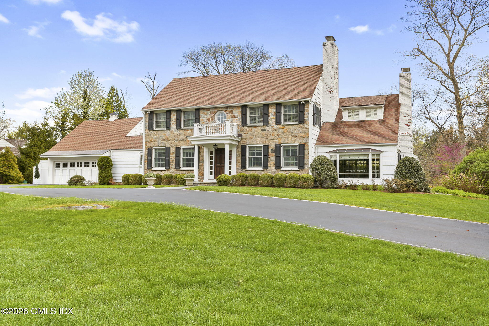 25 Lakewood Circle North