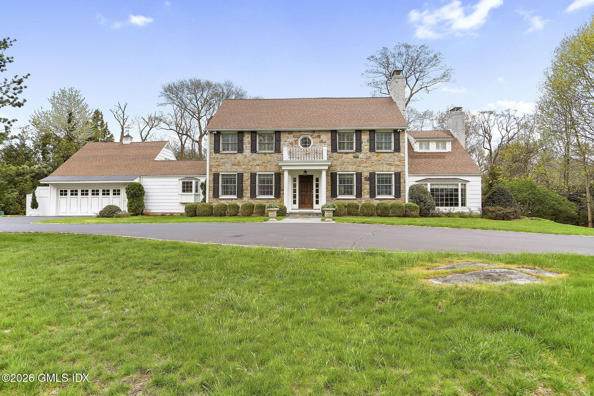 25 Lakewood Circle North