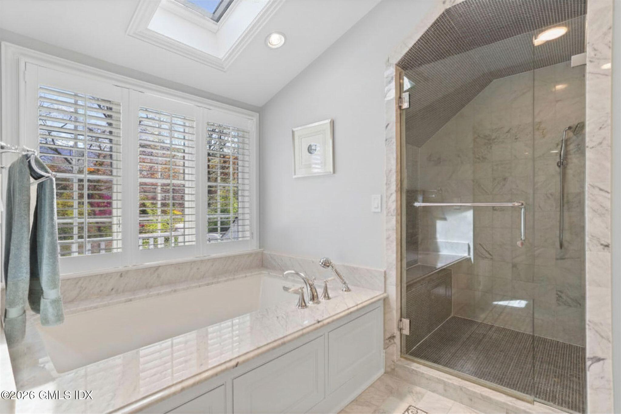 25 Lakewood Circle North