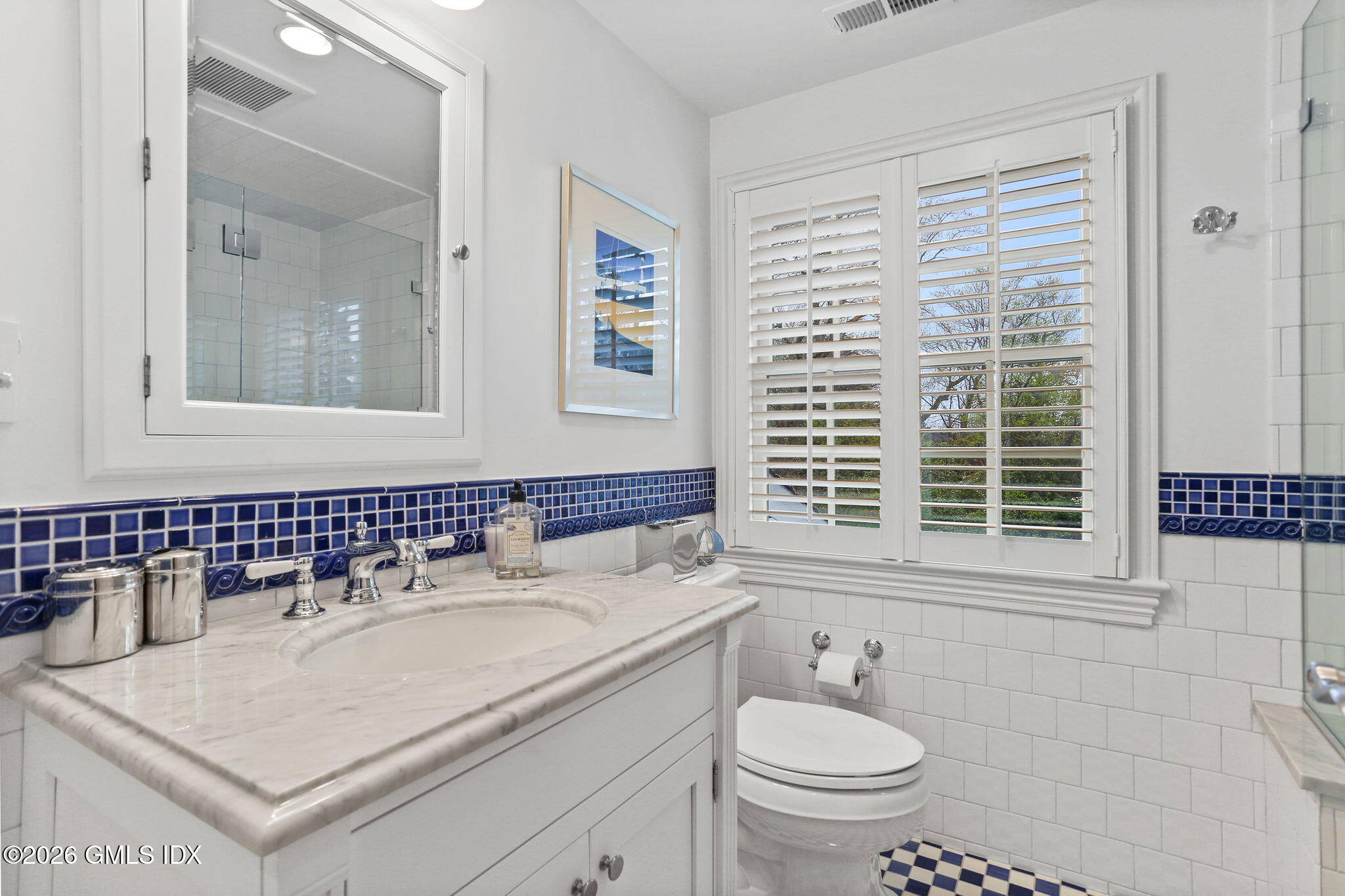 25 Lakewood Circle North