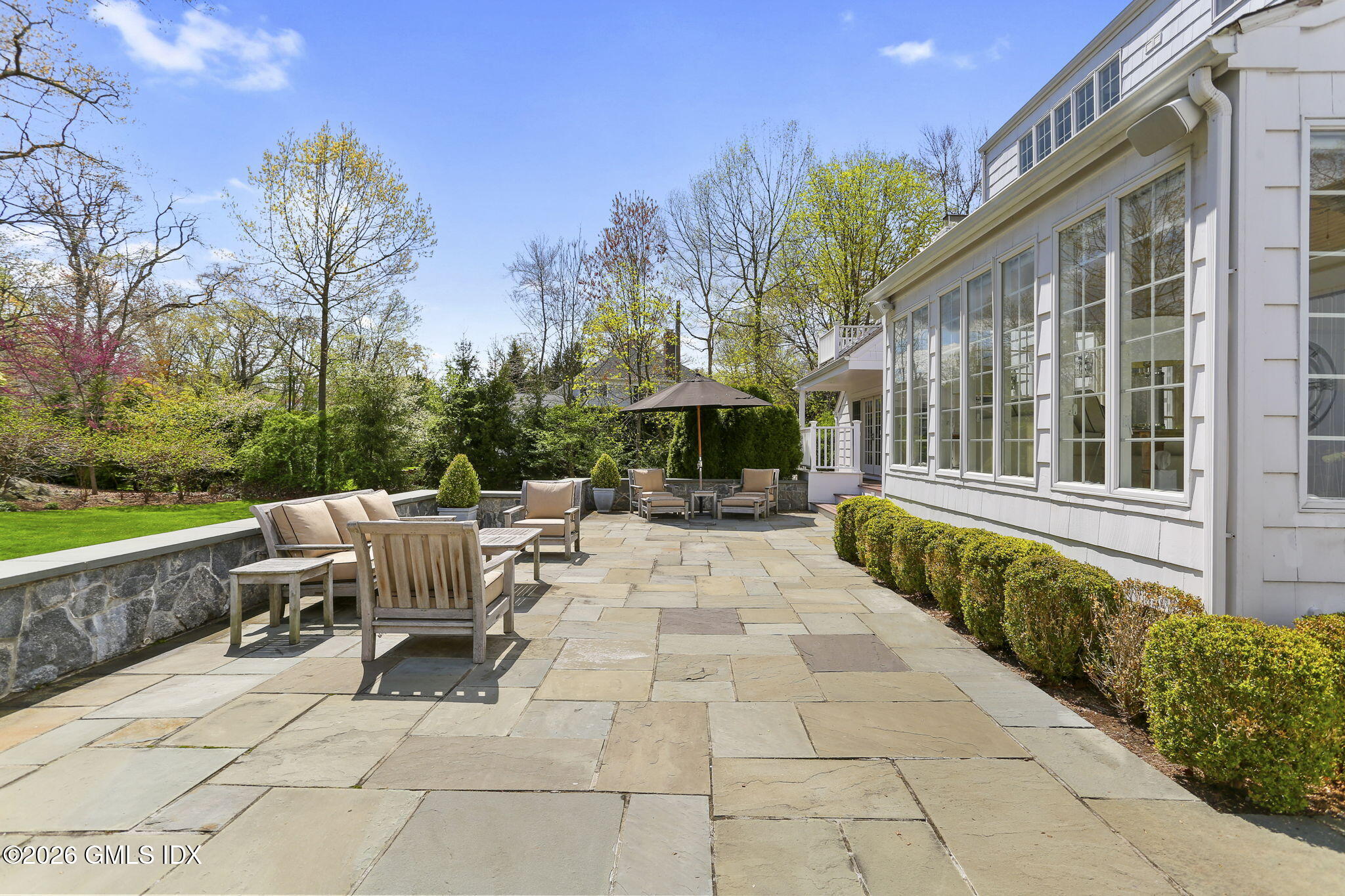 25 Lakewood Circle North