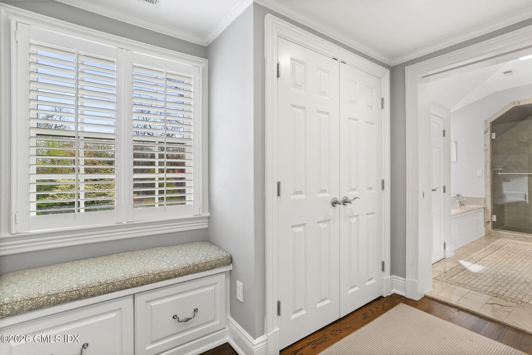 25 Lakewood Circle North