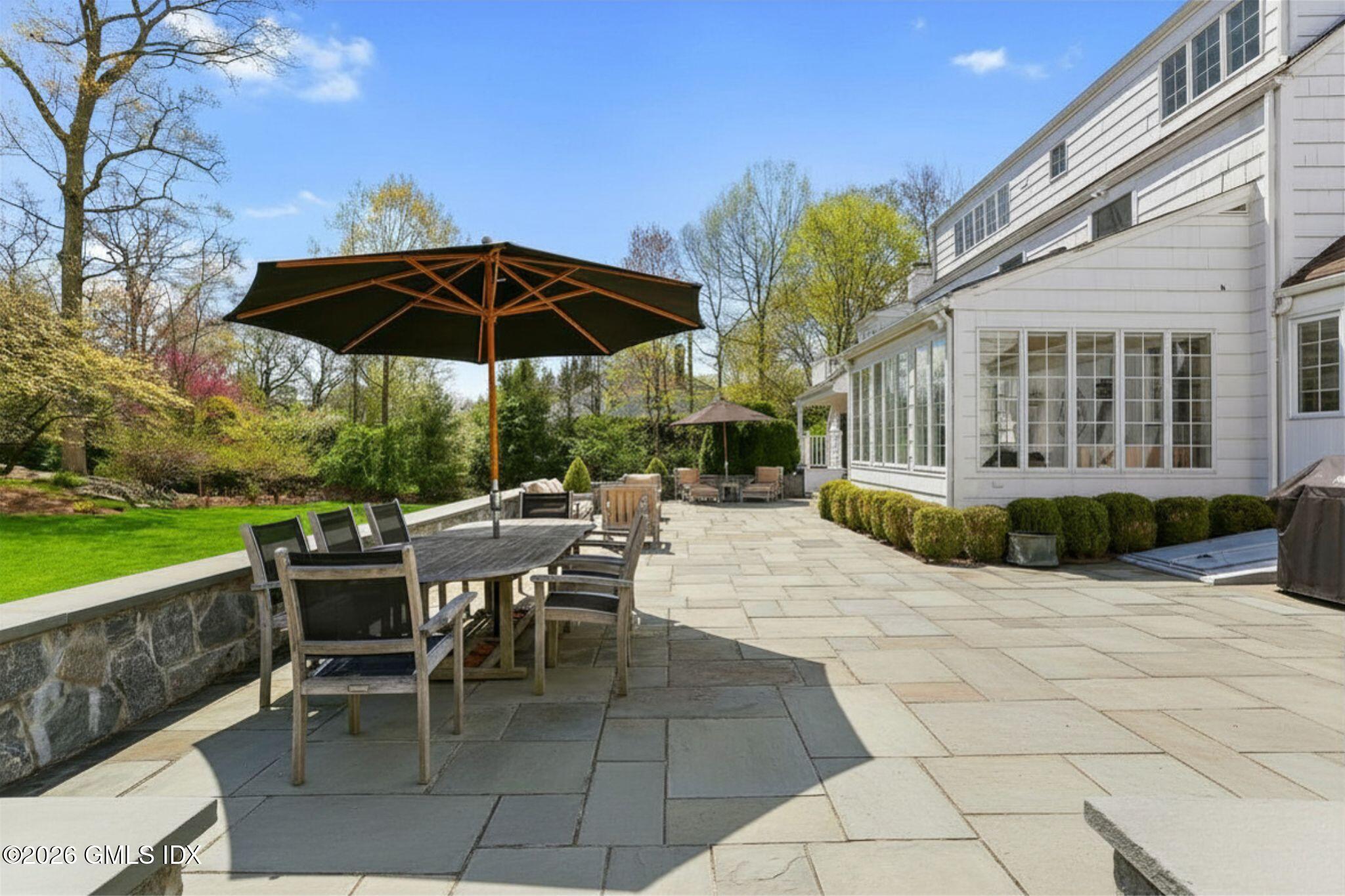 25 Lakewood Circle North