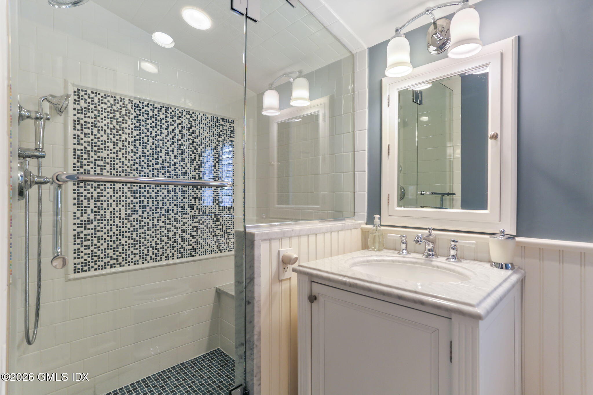 25 Lakewood Circle North