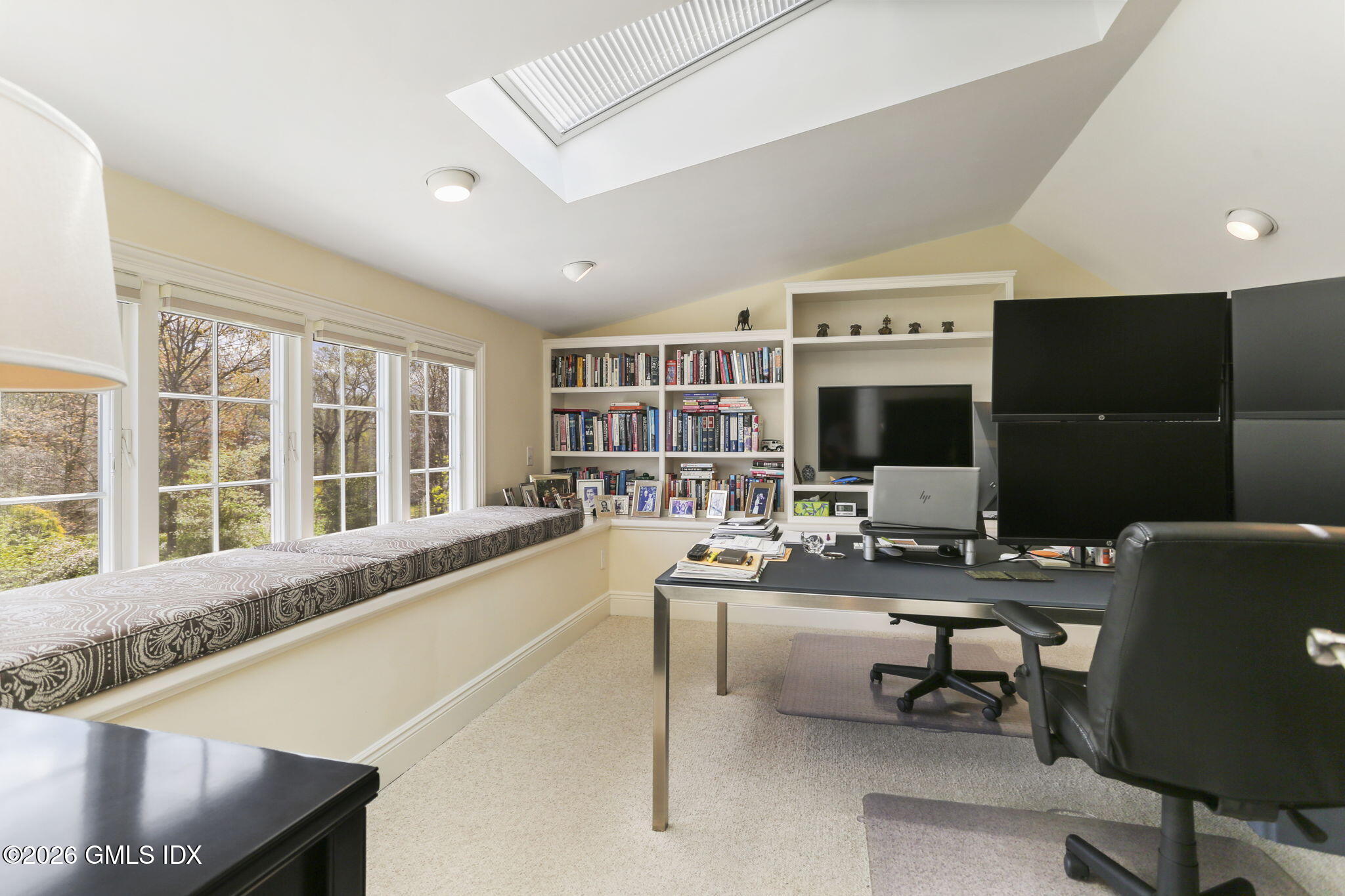 25 Lakewood Circle North