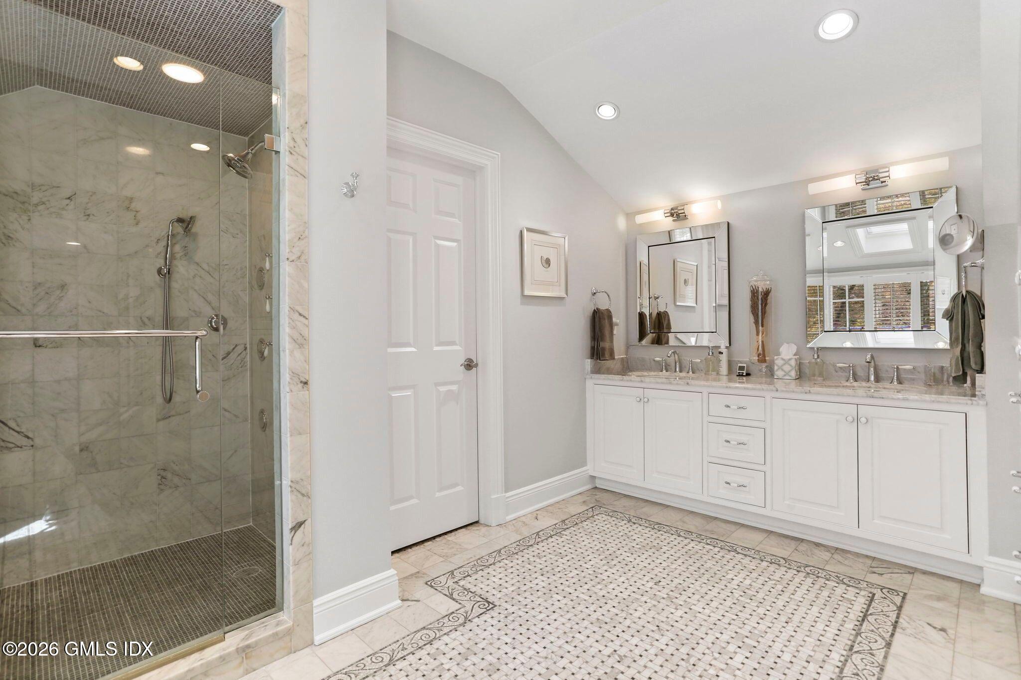 25 Lakewood Circle North