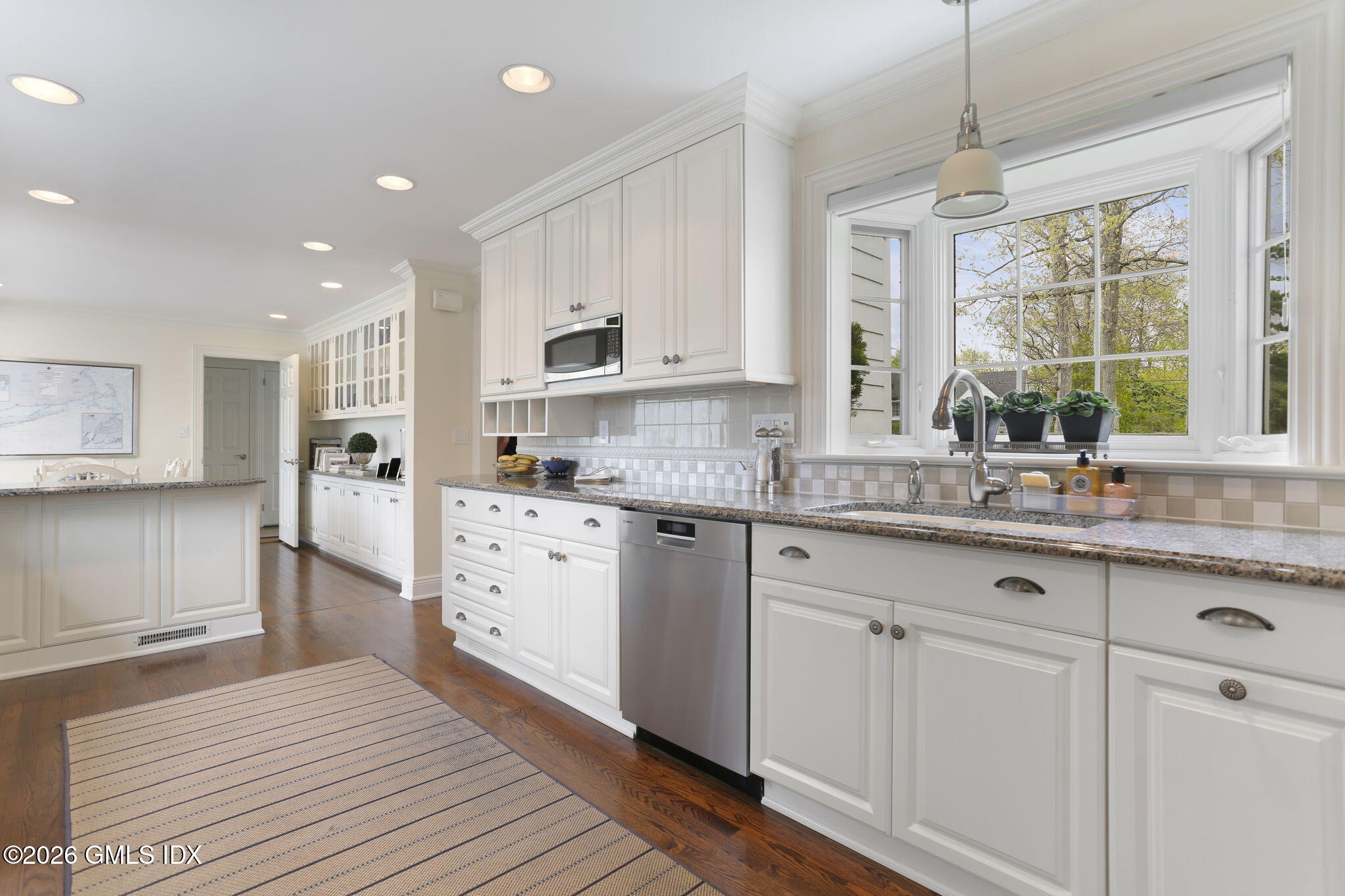 25 Lakewood Circle North