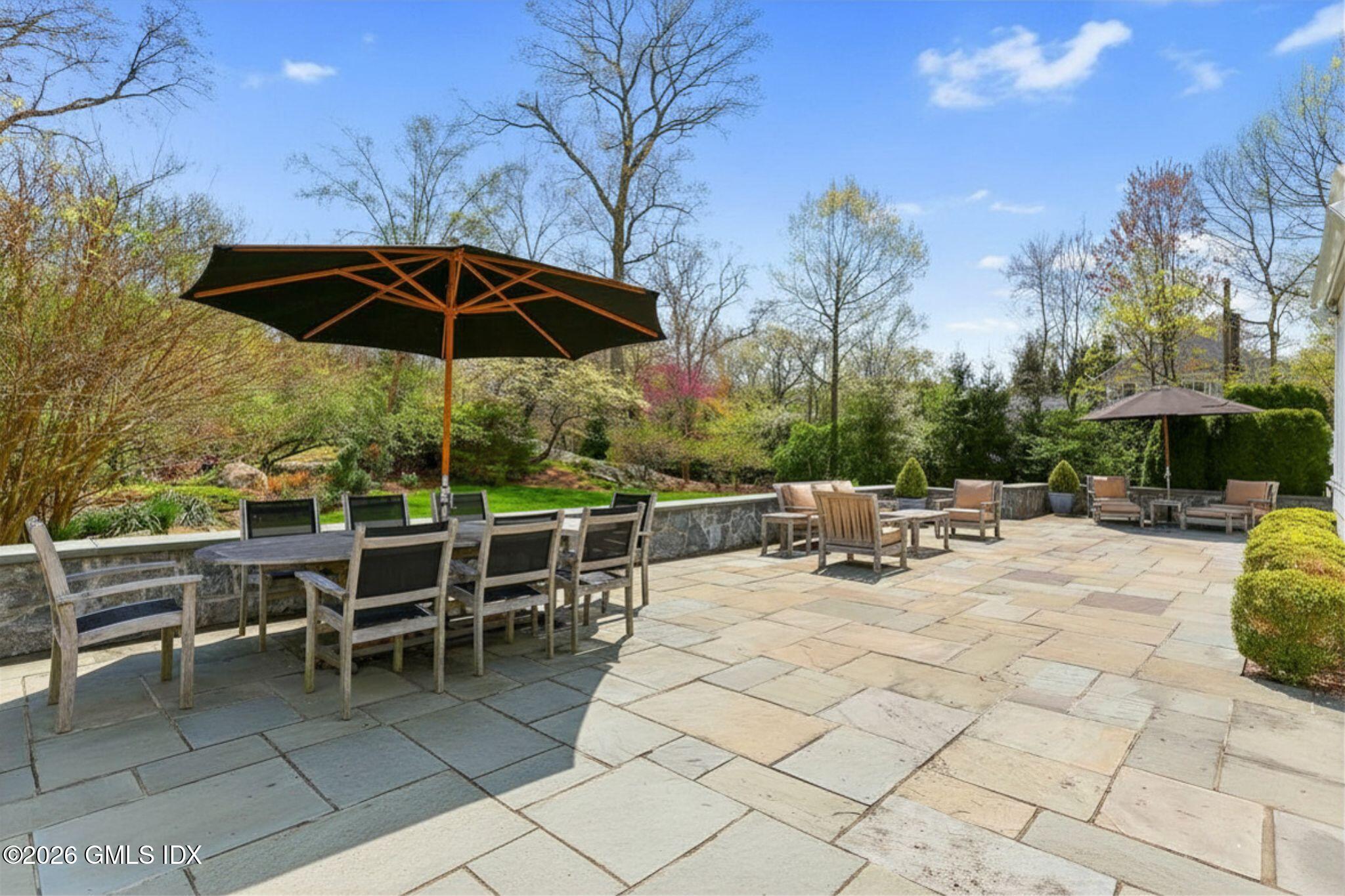 25 Lakewood Circle North