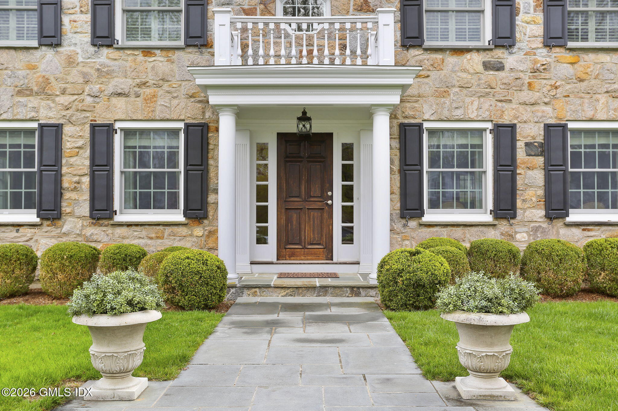 25 Lakewood Circle North