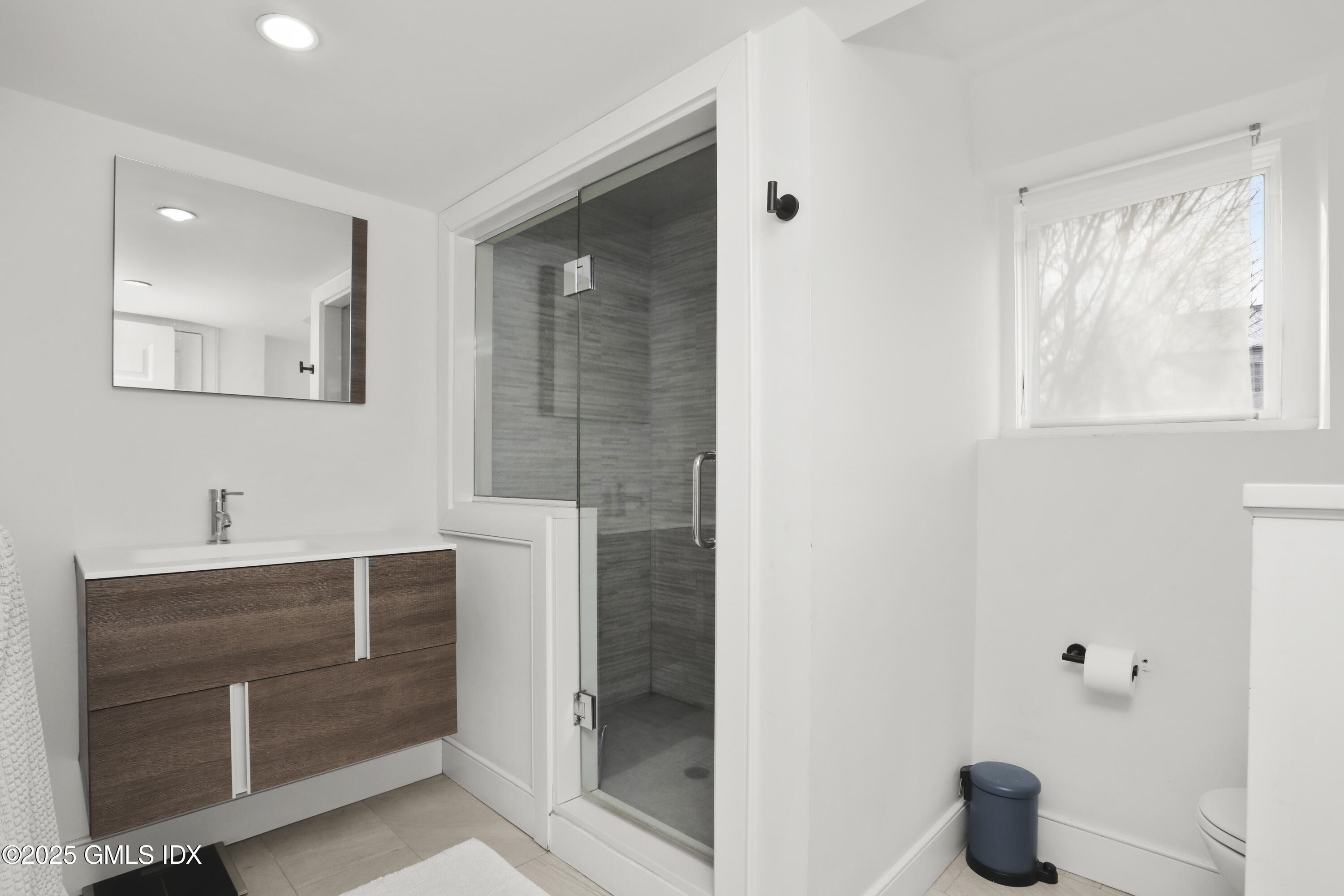 6 Meadowbank Road