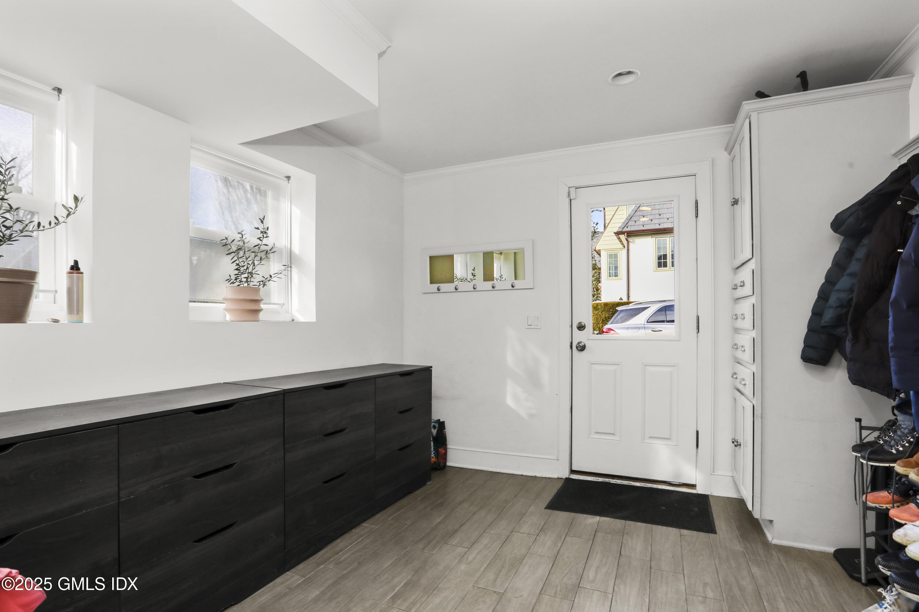 6 Meadowbank Road