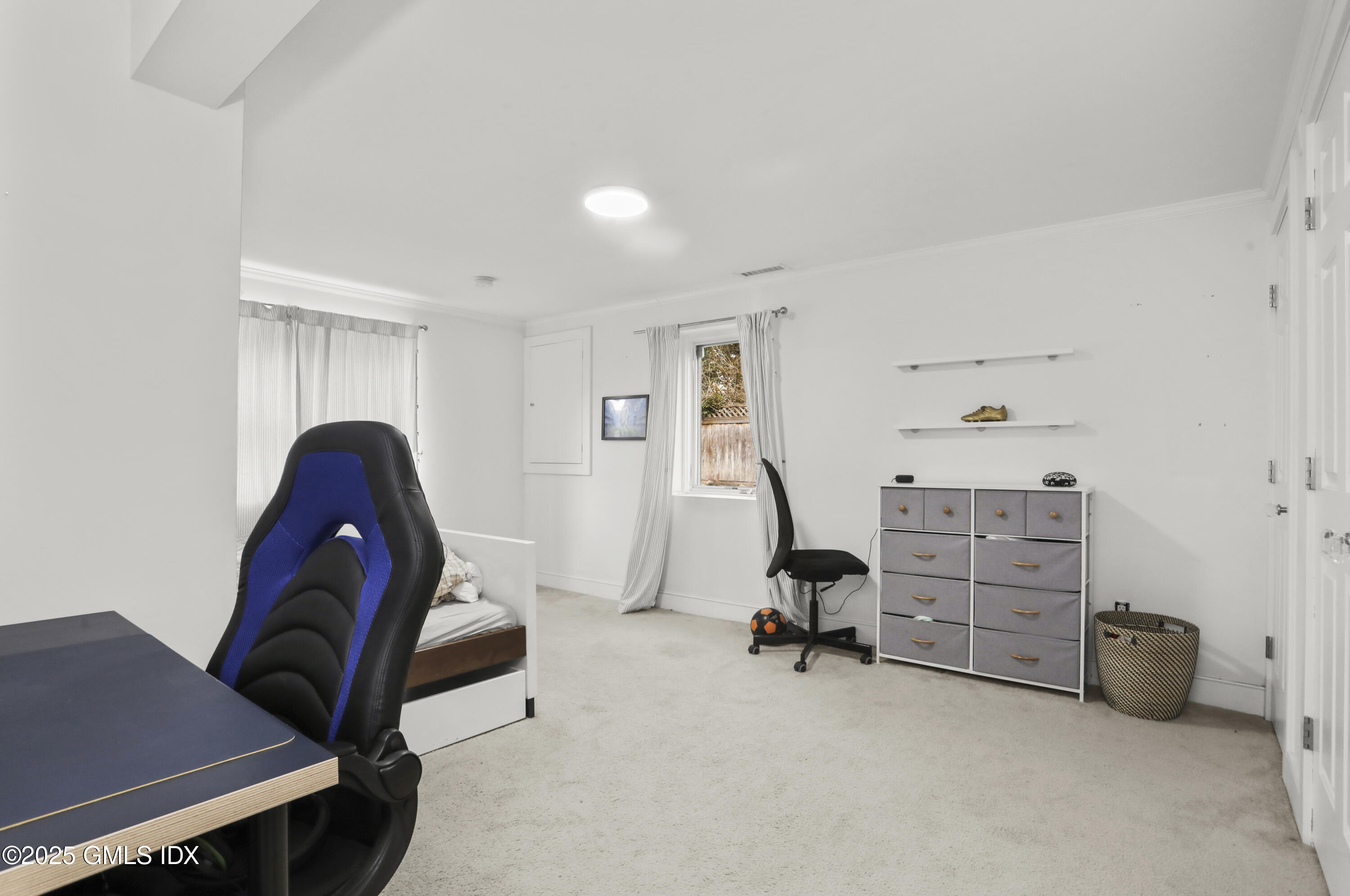 6 Meadowbank Road