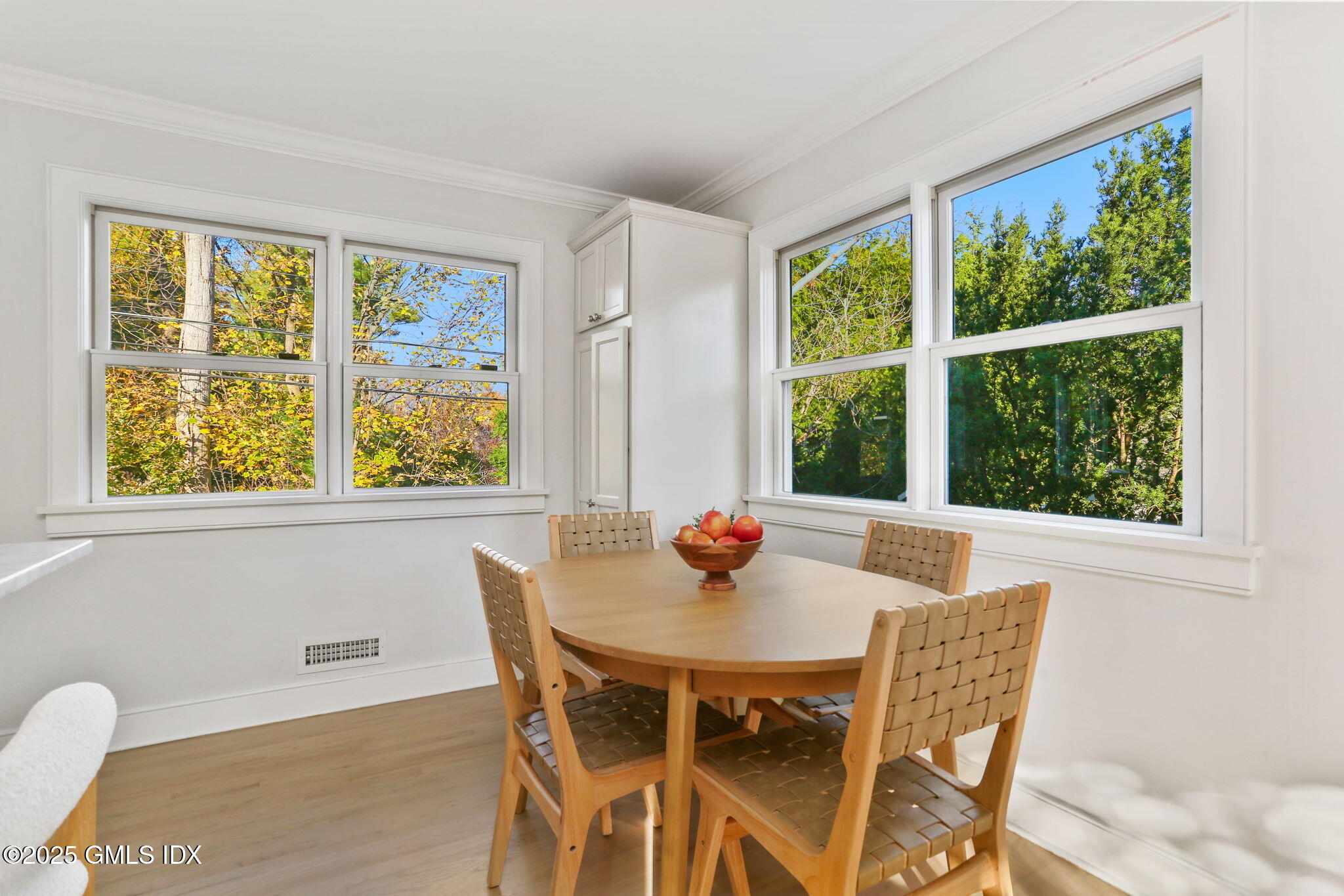 6 Meadowbank Road