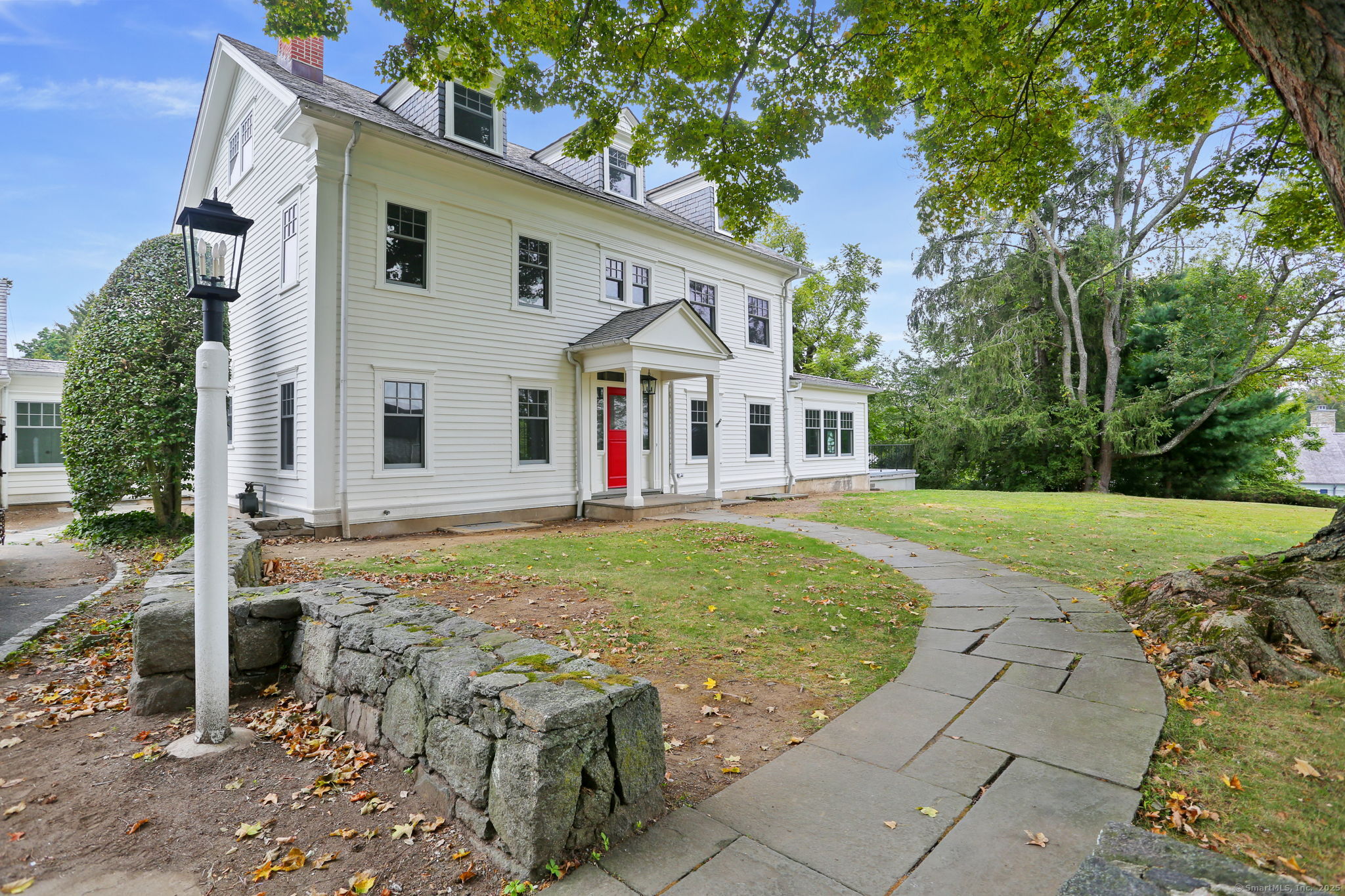 11 Augustus Lane