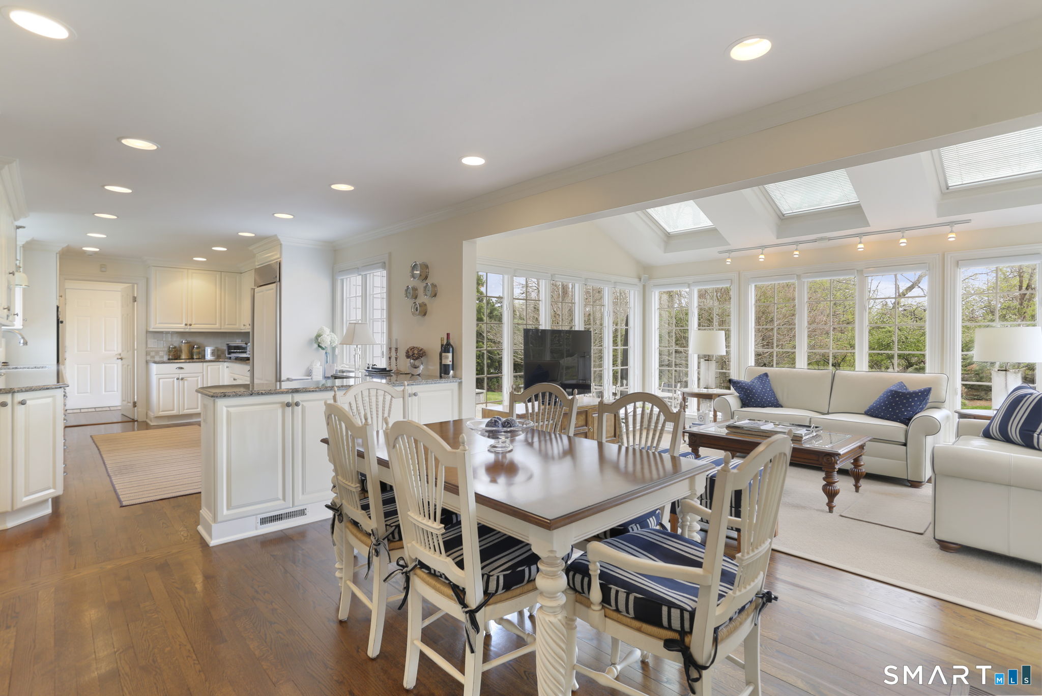 25 Lakewood Circle North