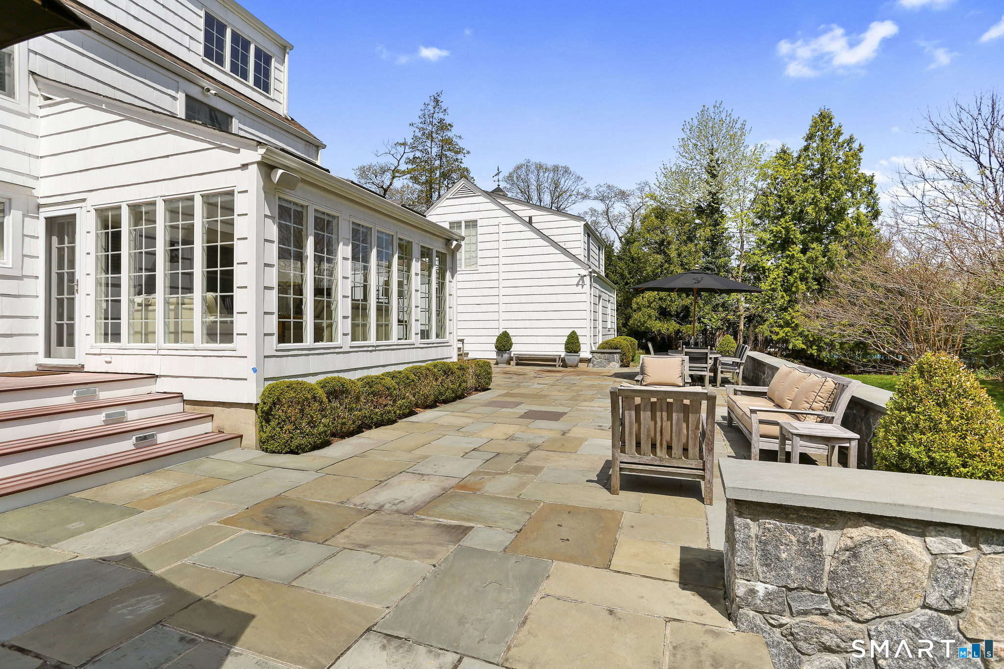 25 Lakewood Circle North