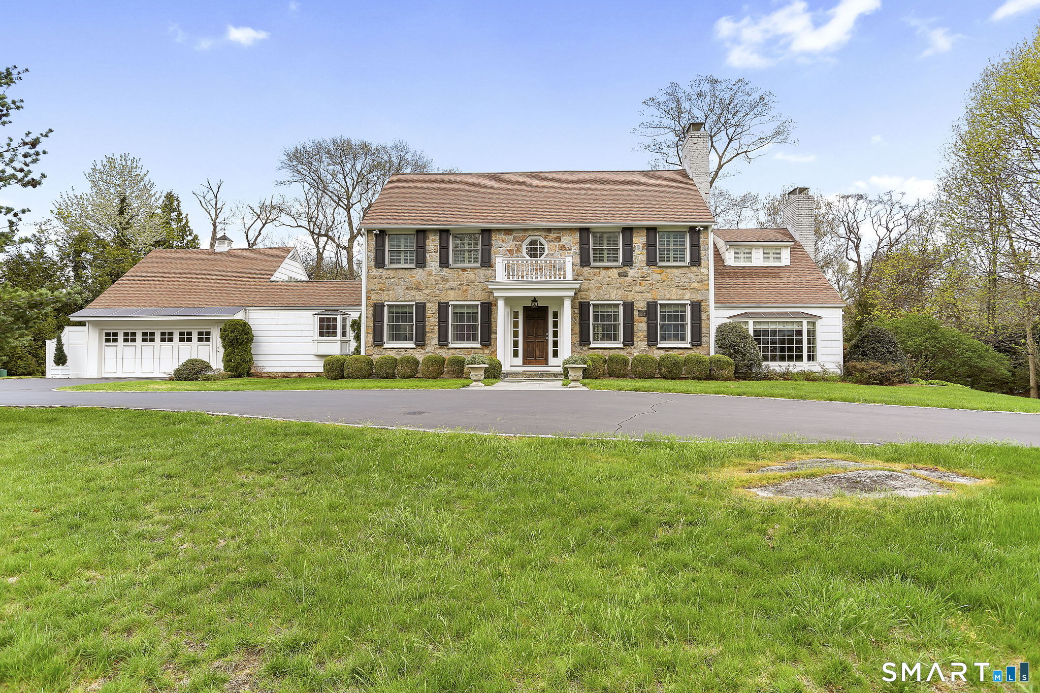 25 Lakewood Circle North