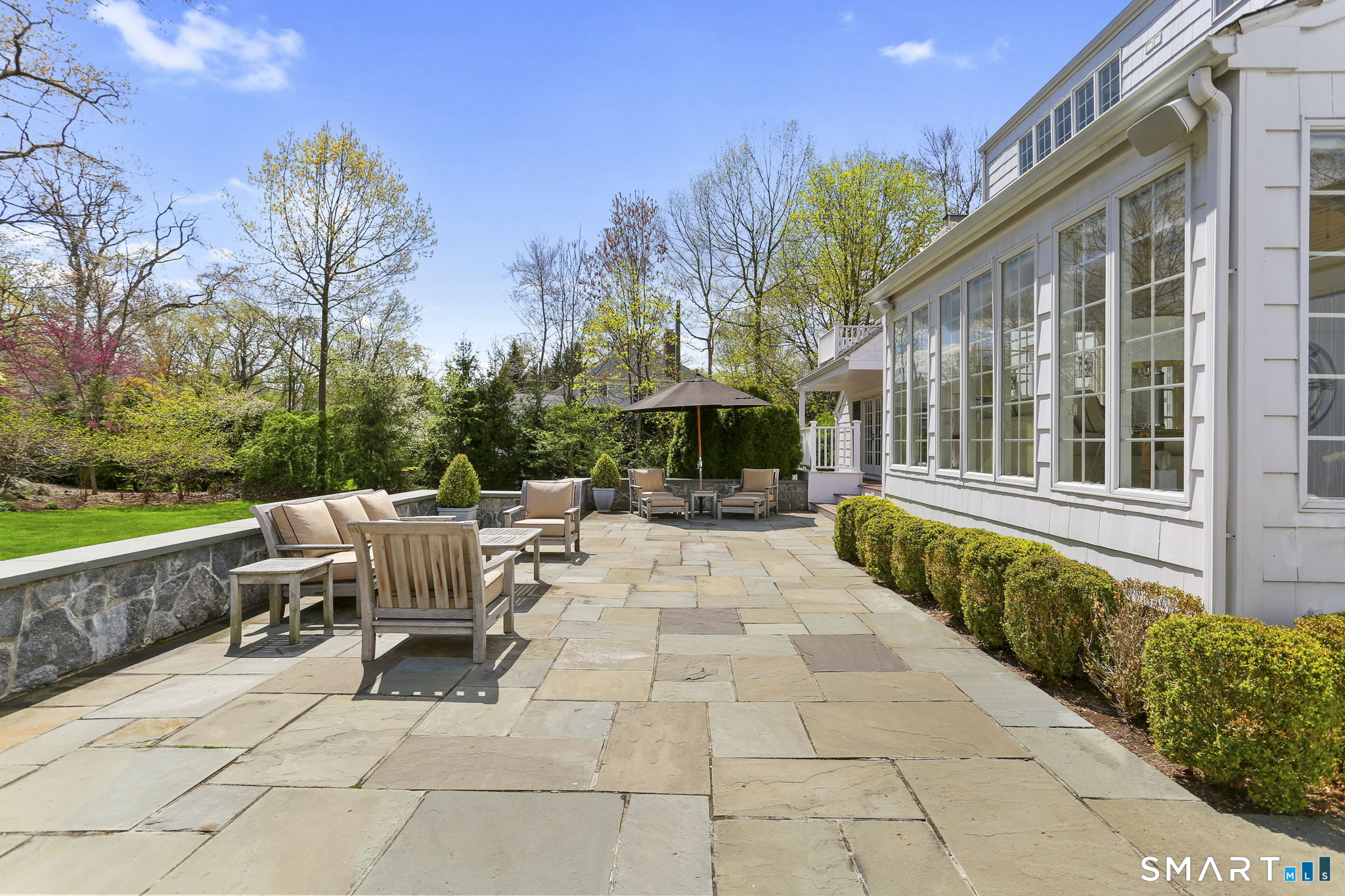 25 Lakewood Circle North