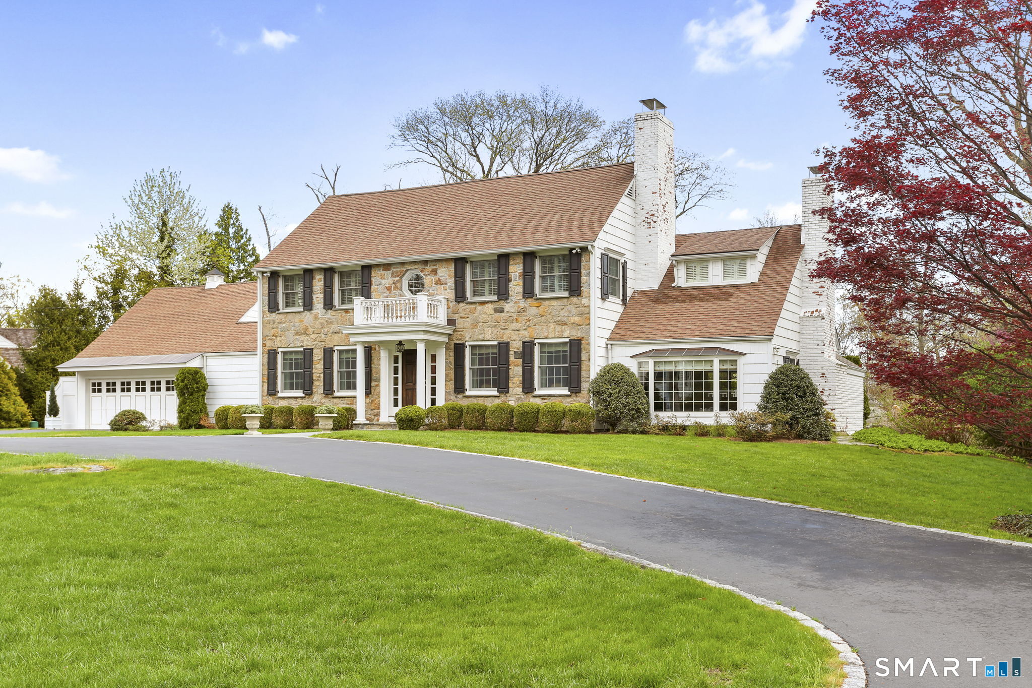25 Lakewood Circle North