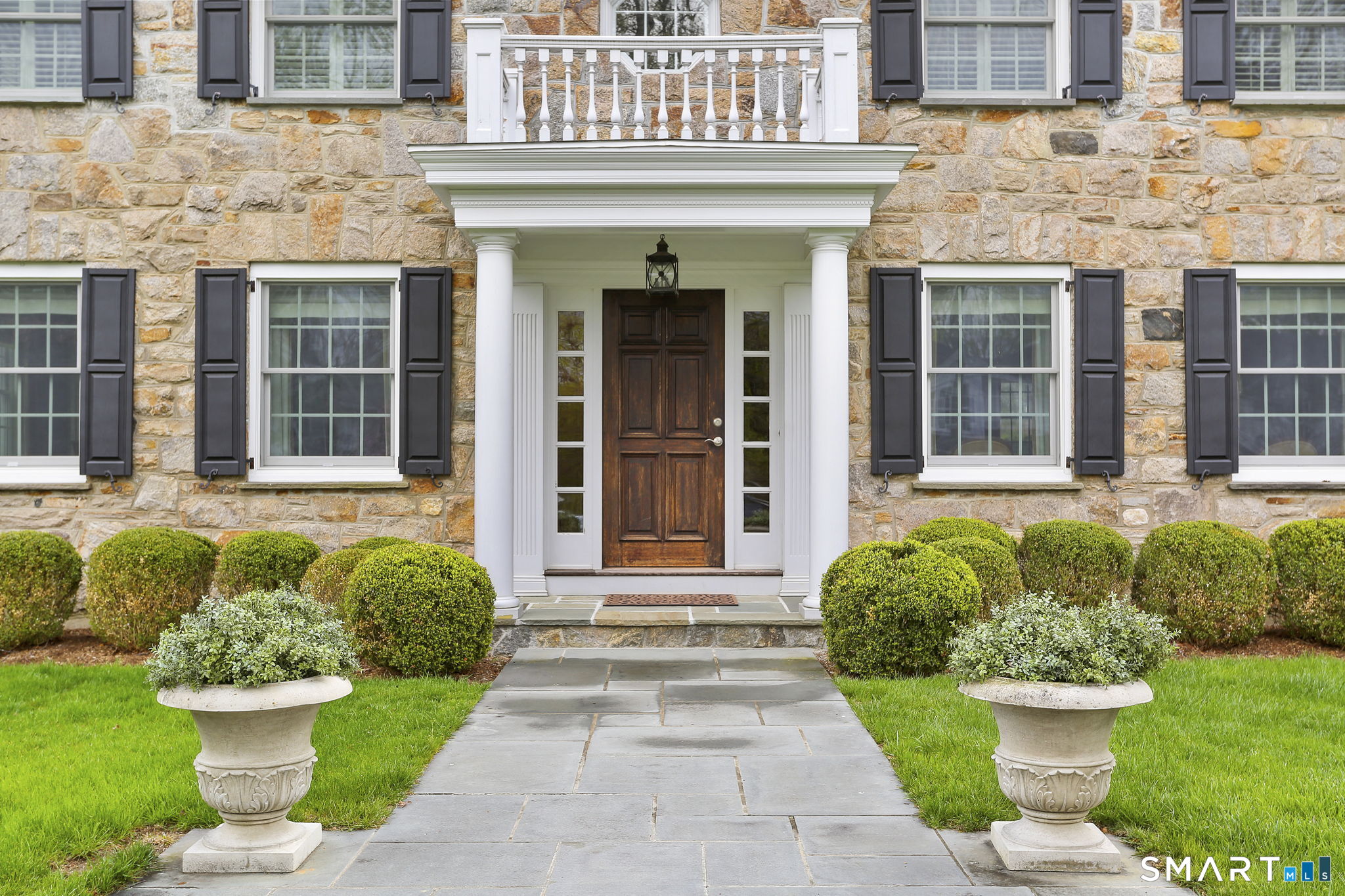 25 Lakewood Circle North