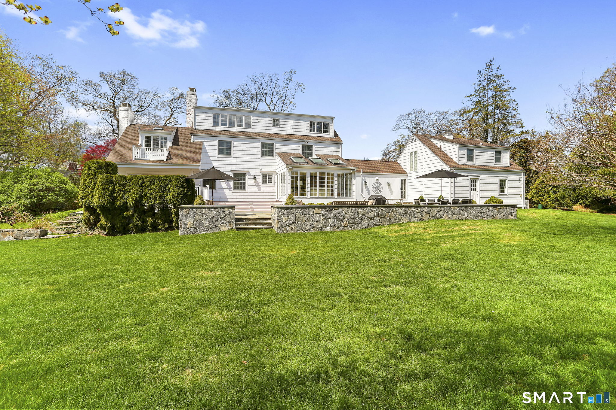 25 Lakewood Circle North