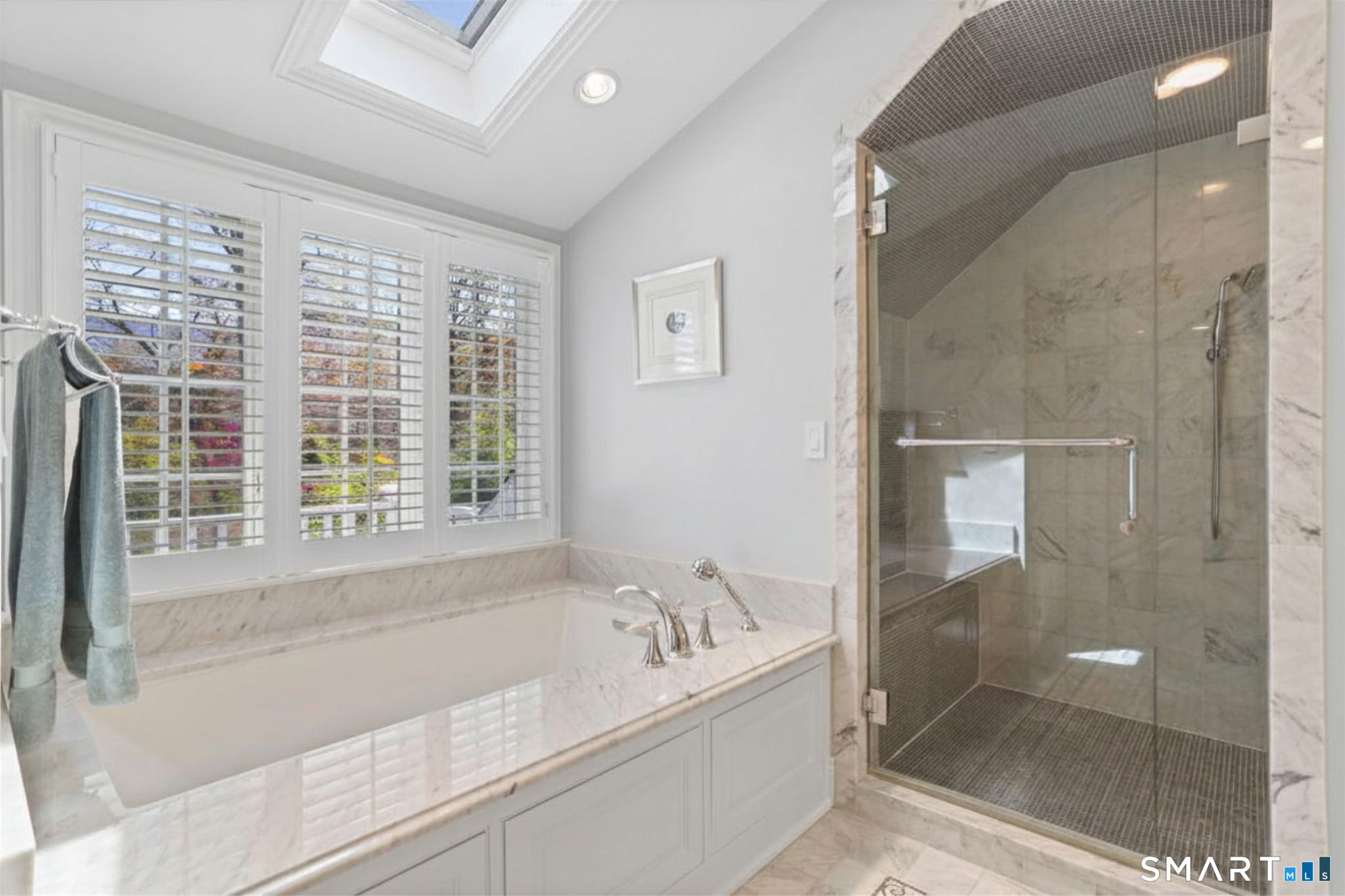 25 Lakewood Circle North