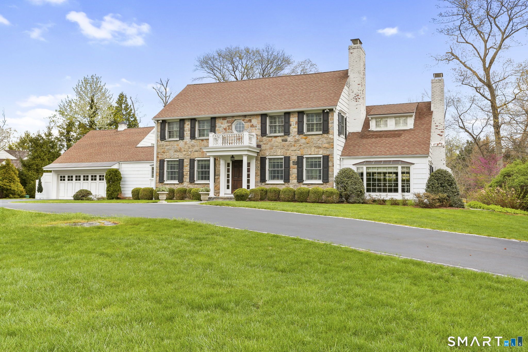 25 Lakewood Circle North