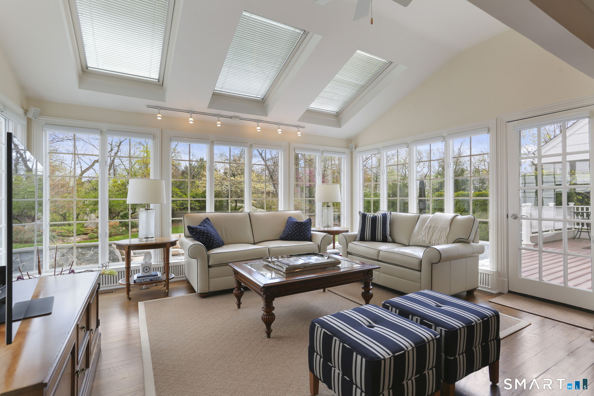 25 Lakewood Circle North