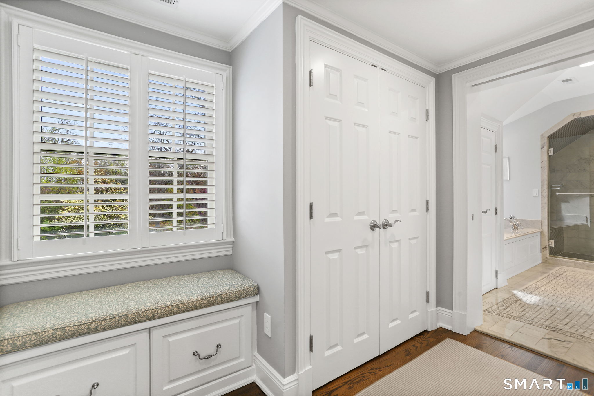 25 Lakewood Circle North