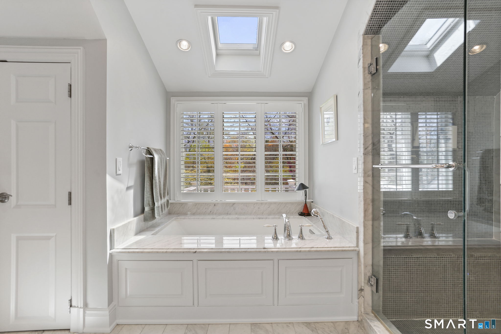 25 Lakewood Circle North