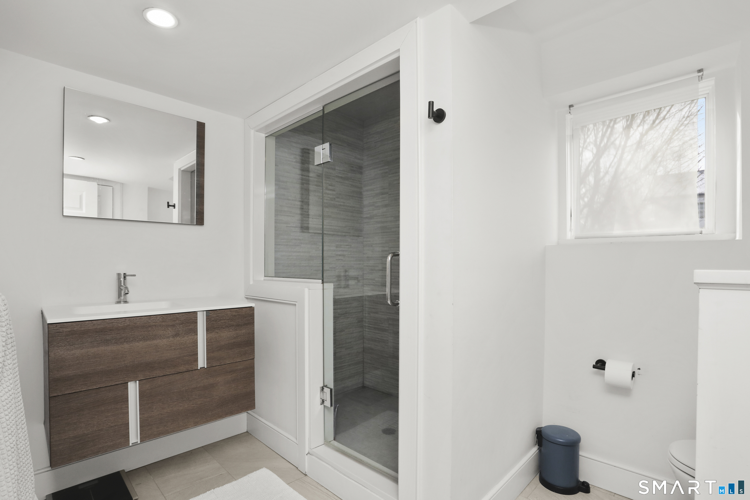 6 Meadowbank Road