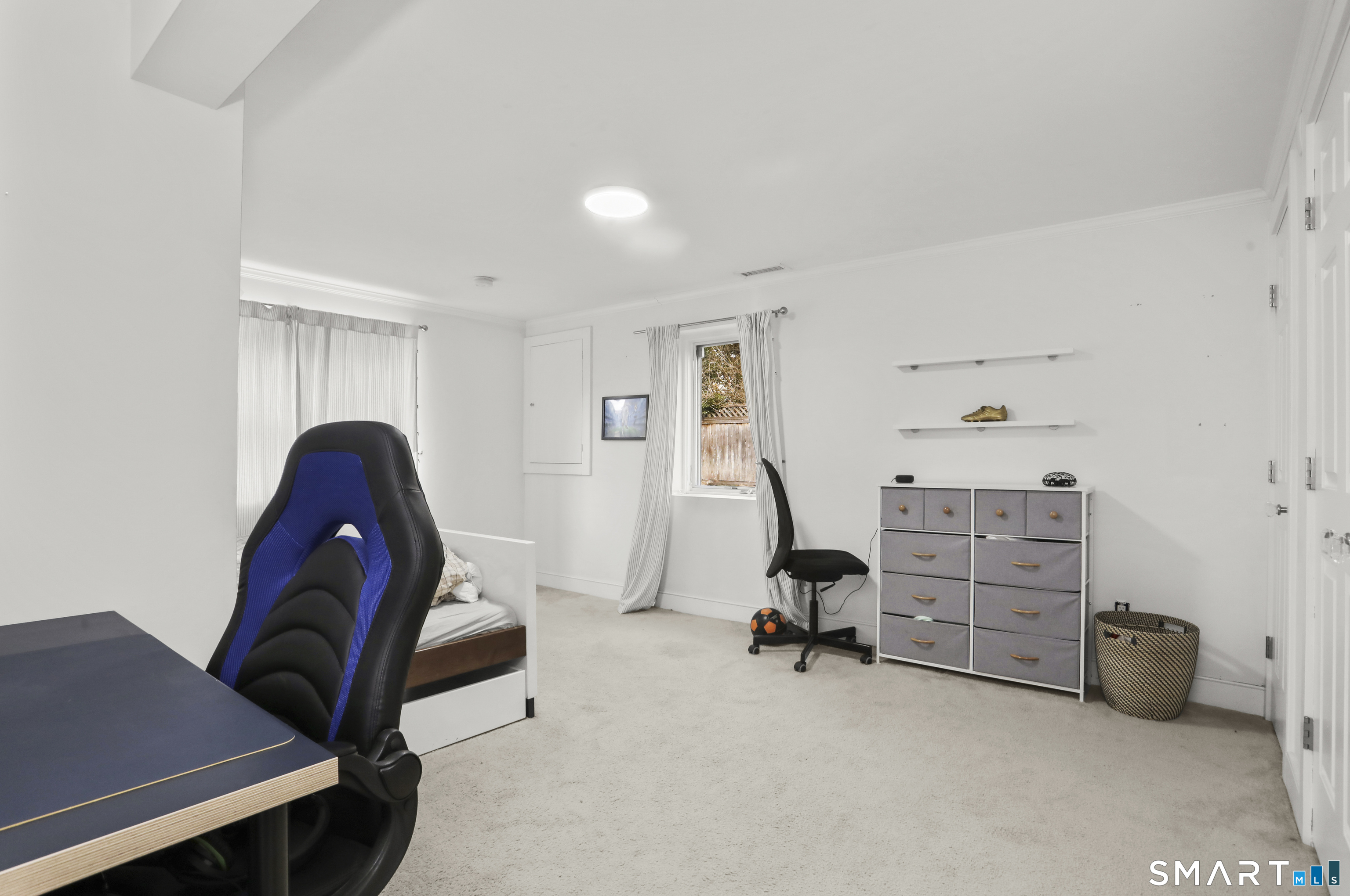 6 Meadowbank Road