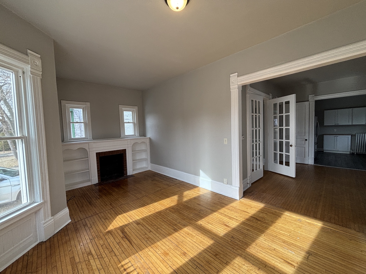 122 E 2nd Street