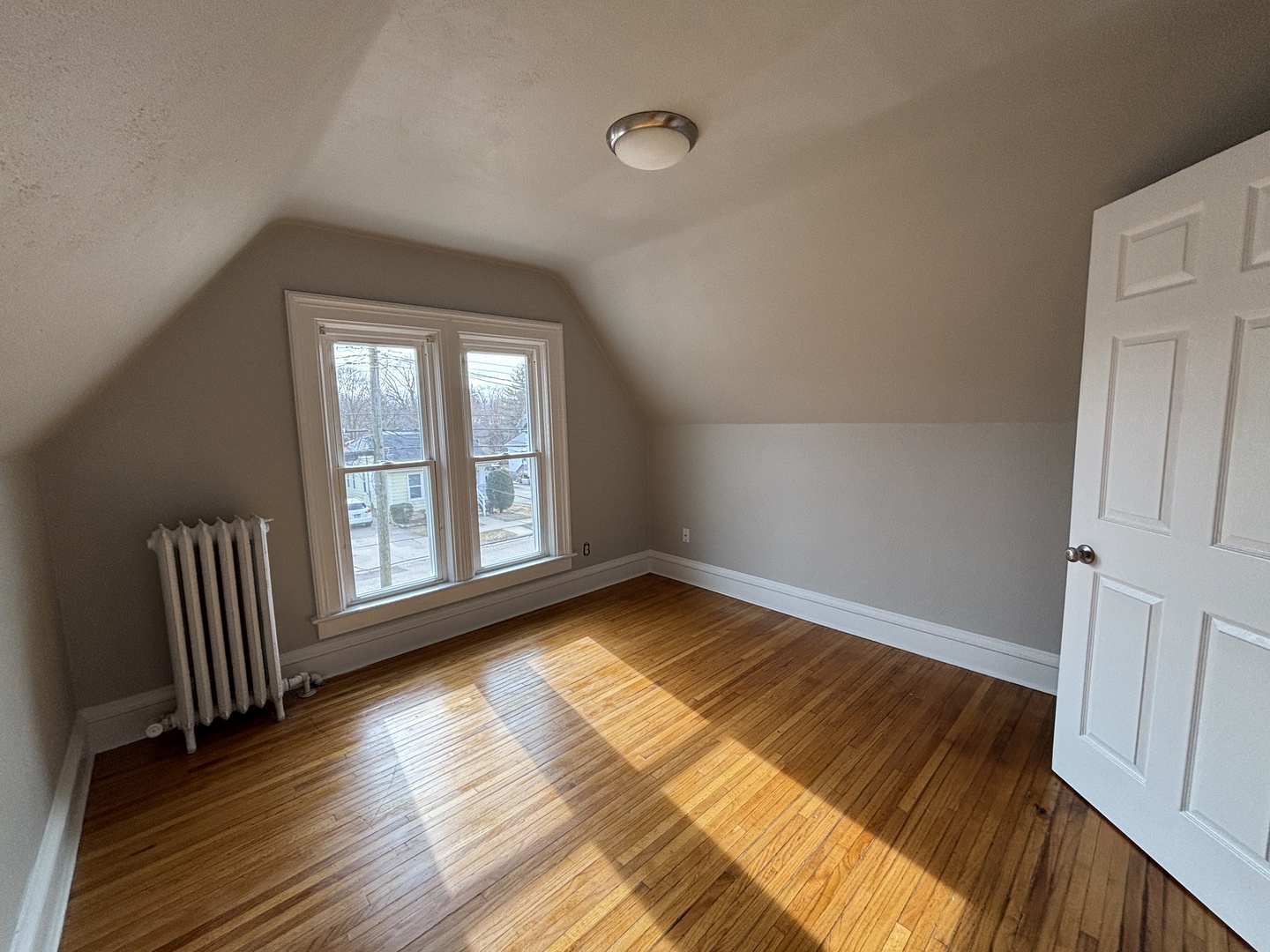122 E 2nd Street