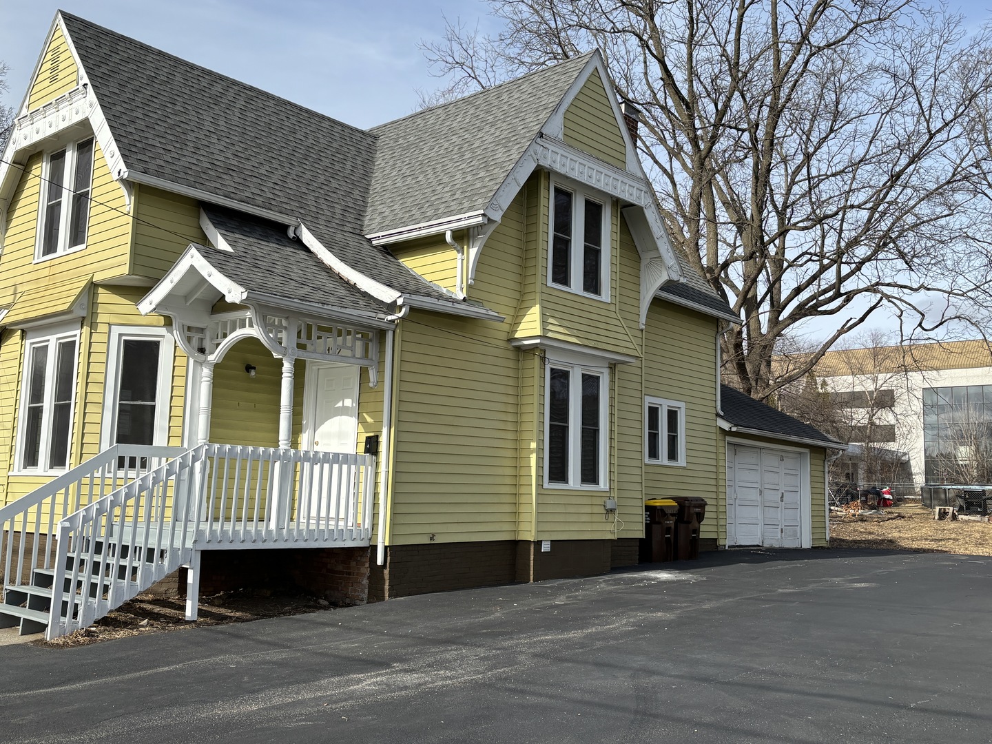122 E 2nd Street
