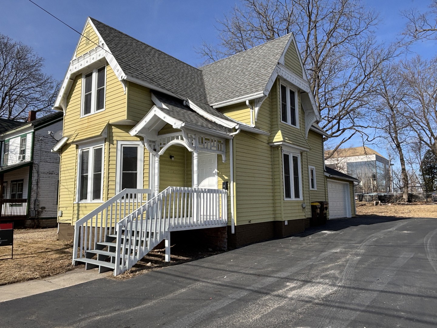 122 E 2nd Street