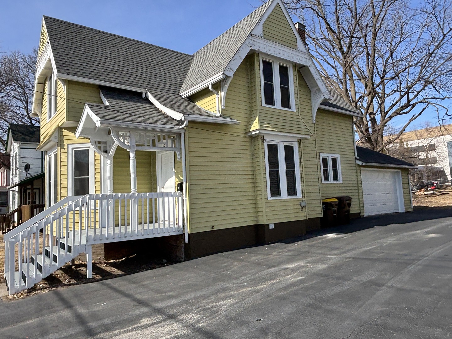 122 E 2nd Street