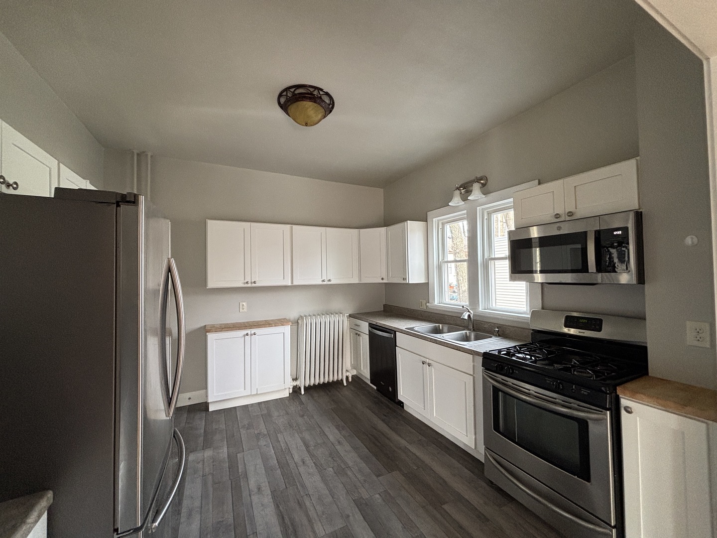 122 E 2nd Street