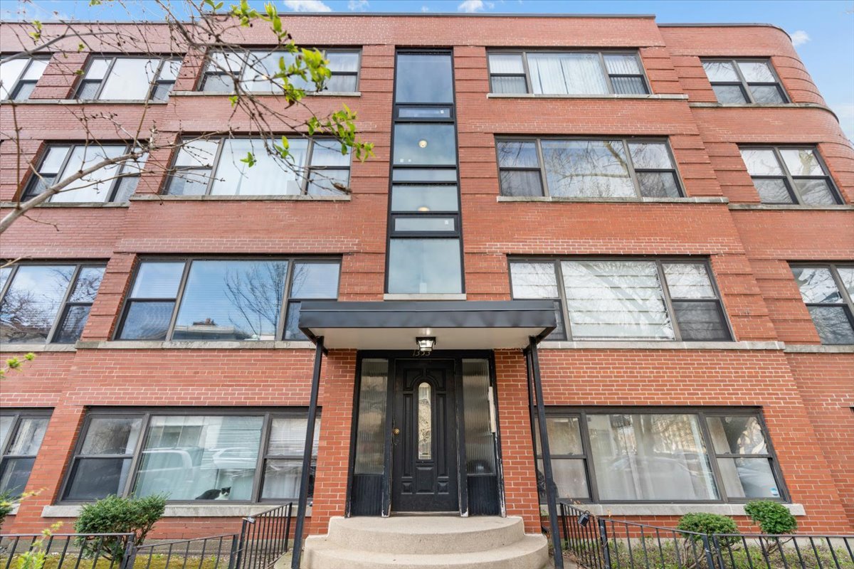 1353 W Fargo Avenue Unit: 3E