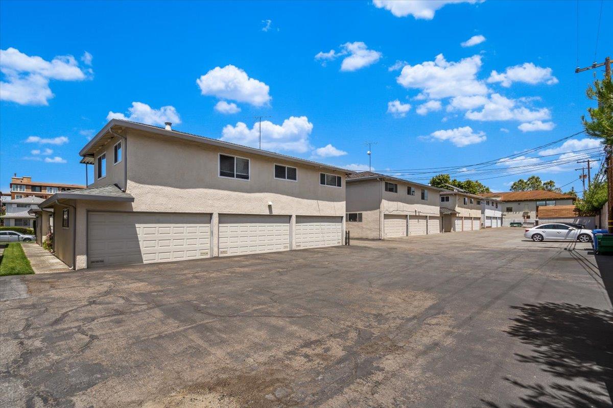 3166 Neal AVE