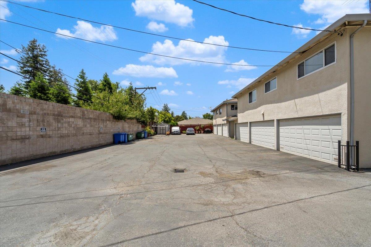 3166 Neal AVE
