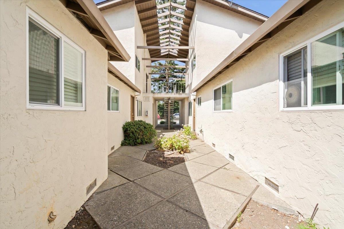 4211 Mckellar LN