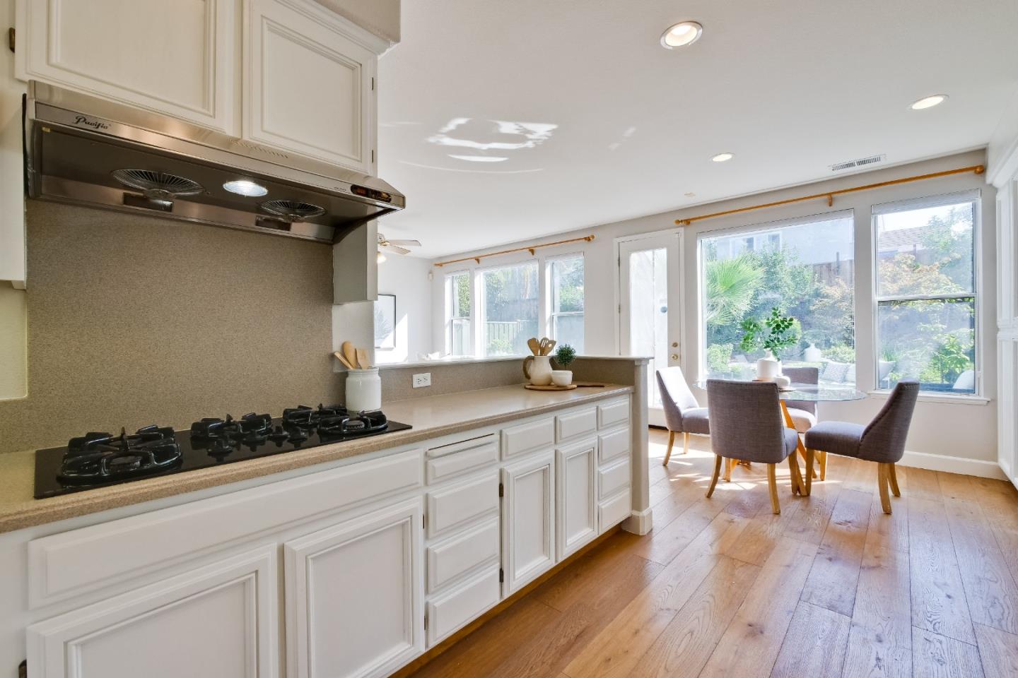 3322 Moulin Lane