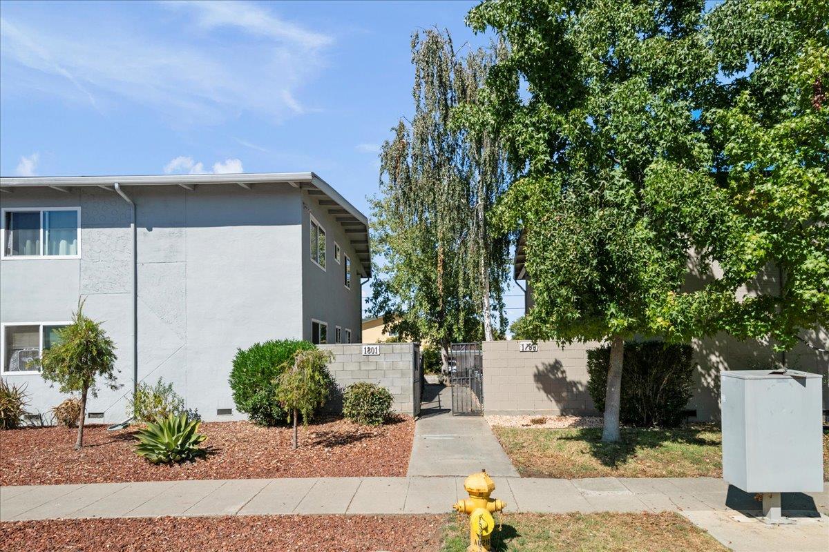 1801 Bradford WAY