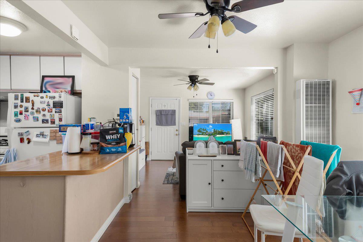 2115 University AVE